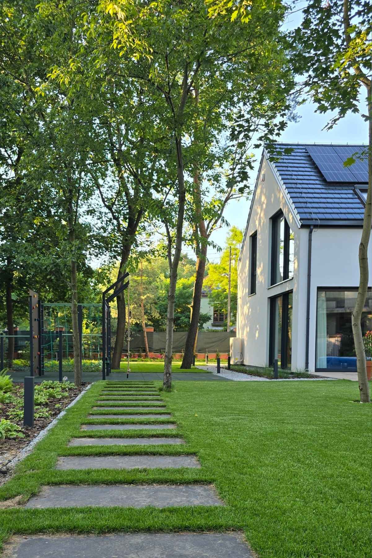 gordo studio ogród wśród sosen (1) widok na ogród przy rezydencji